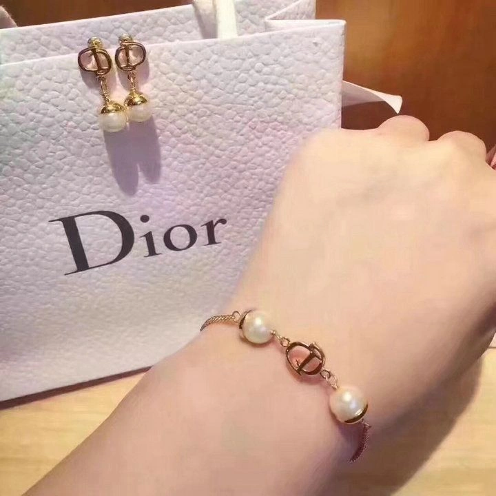 Good Price Dior Yellow Gold Adjustable Chain White Pearl Beads Ladies CD Logo Bracelet Online