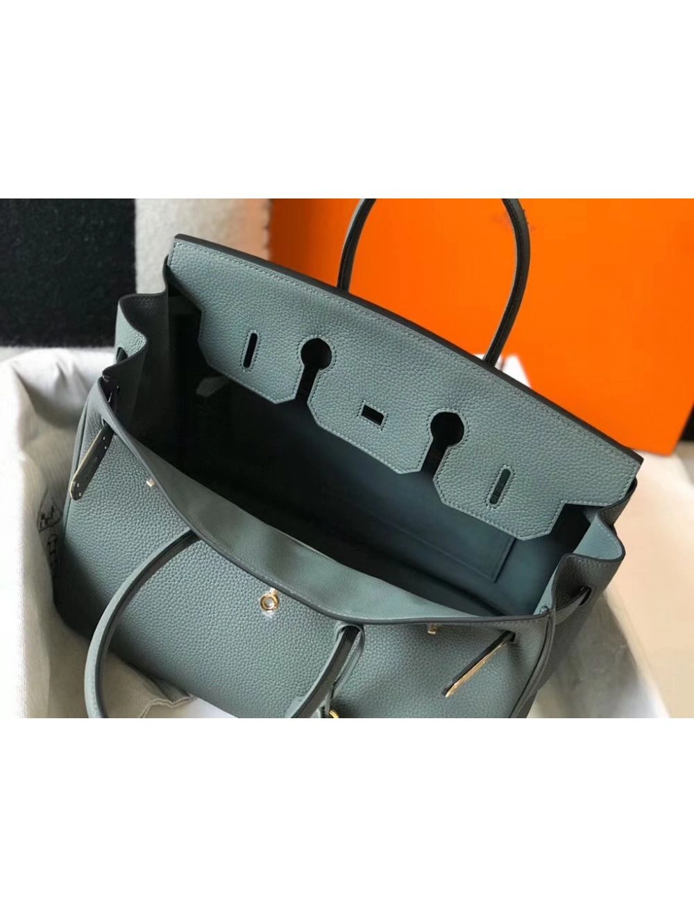 Hermes Birkin 35cm Bag In Vert Amande Clemence Leather GHW