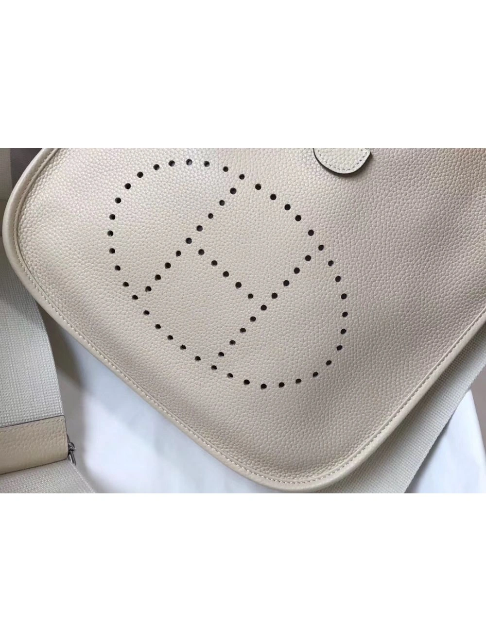 Hermes Evelyne III 29 PM Bag In Craie Clemence Leather