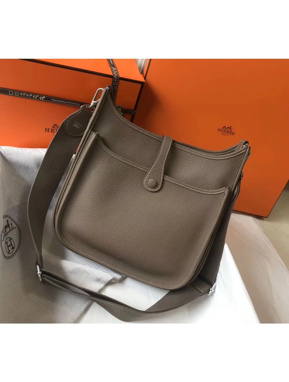 Hermes Evelyne III 29 PM Bag In Taupe Clemence Leather