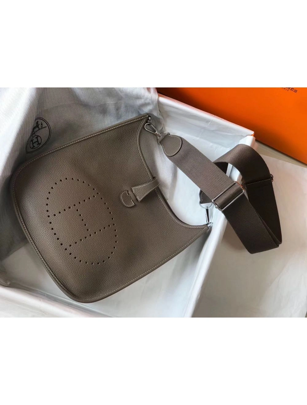 Hermes Evelyne III 29 PM Bag In Taupe Clemence Leather