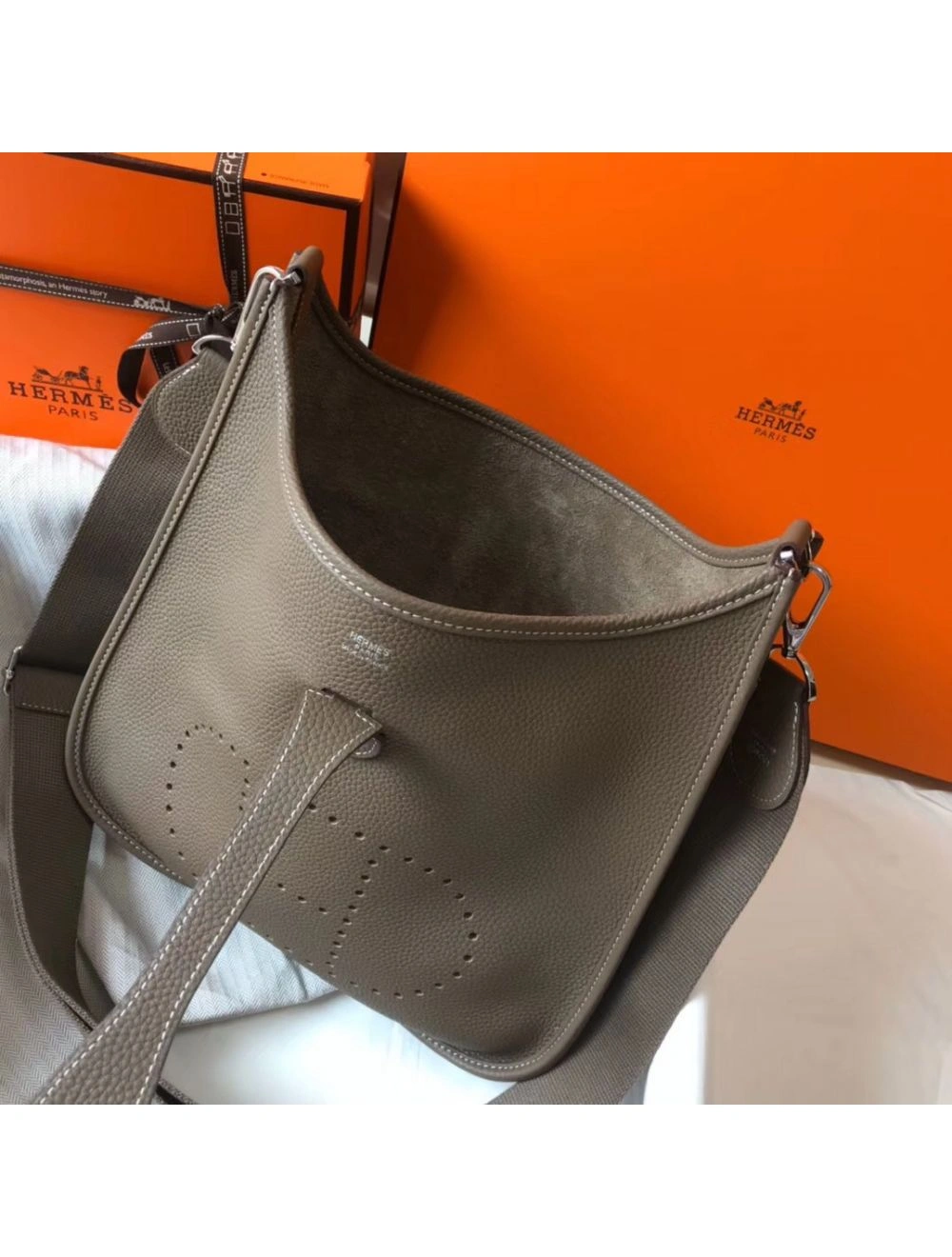 Hermes Evelyne III 29 PM Bag In Taupe Clemence Leather
