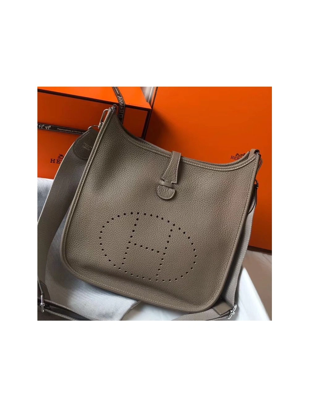 Hermes Evelyne III 29 PM Bag In Tourterelle Clemence Leather