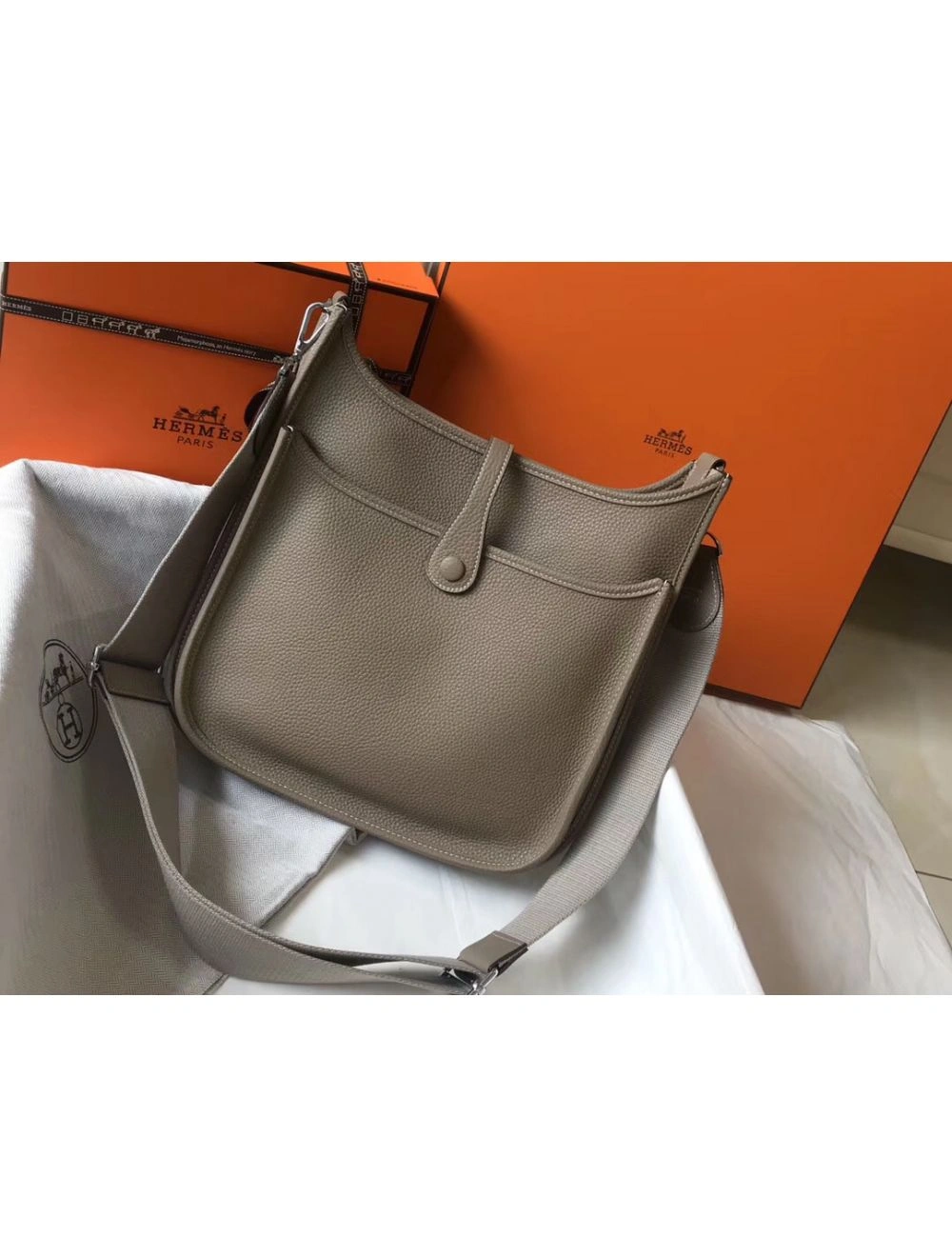 Hermes Evelyne III 29 PM Bag In Tourterelle Clemence Leather