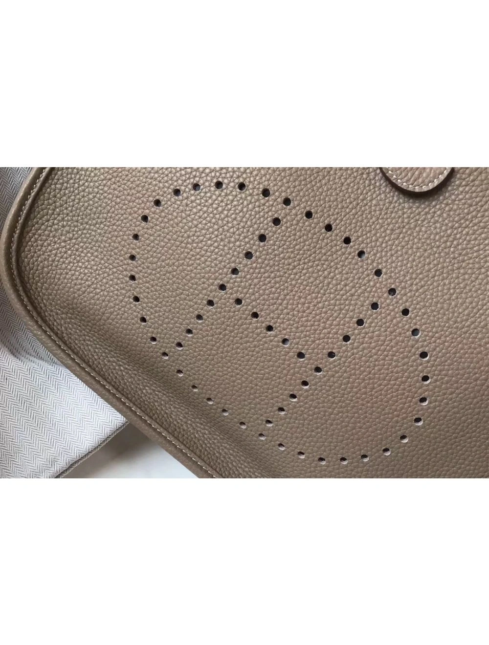 Hermes Evelyne III 29 PM Bag In Tourterelle Clemence Leather