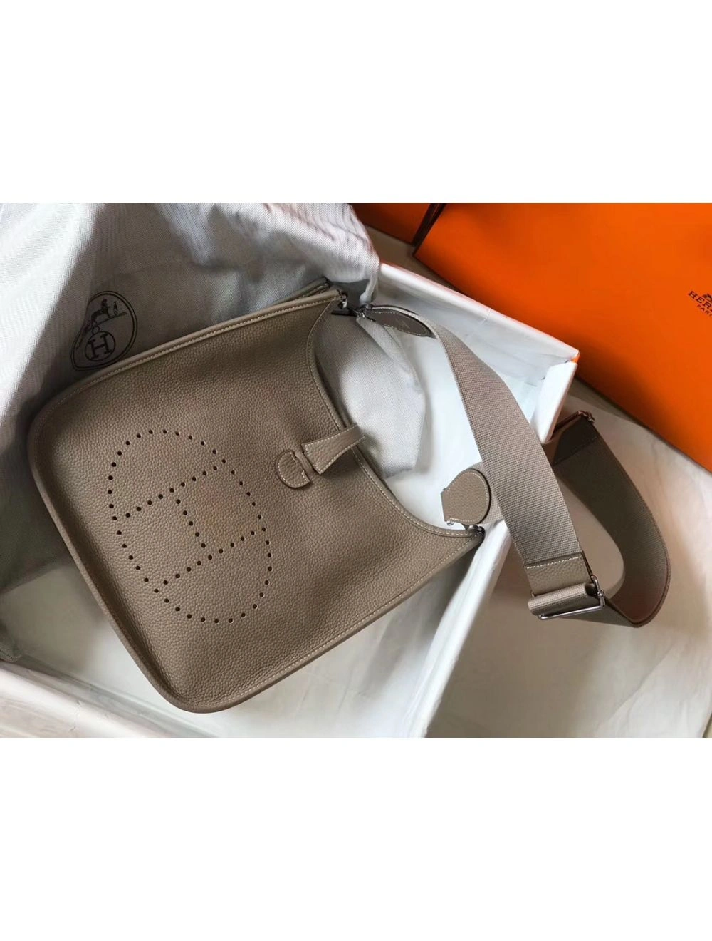 Hermes Evelyne III 29 PM Bag In Tourterelle Clemence Leather