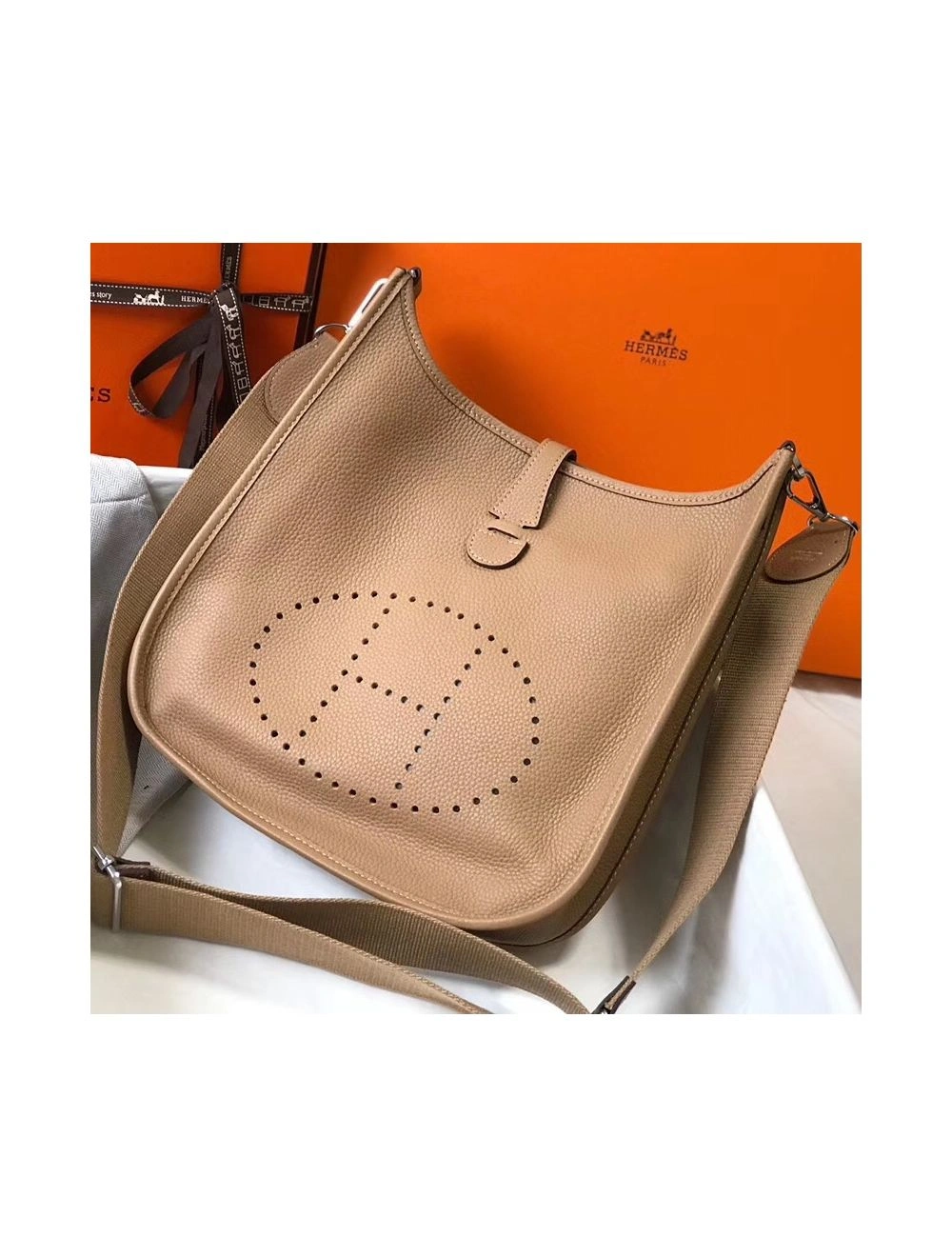 Hermes Evelyne III 29 PM Bag In Trench Clemence Leather