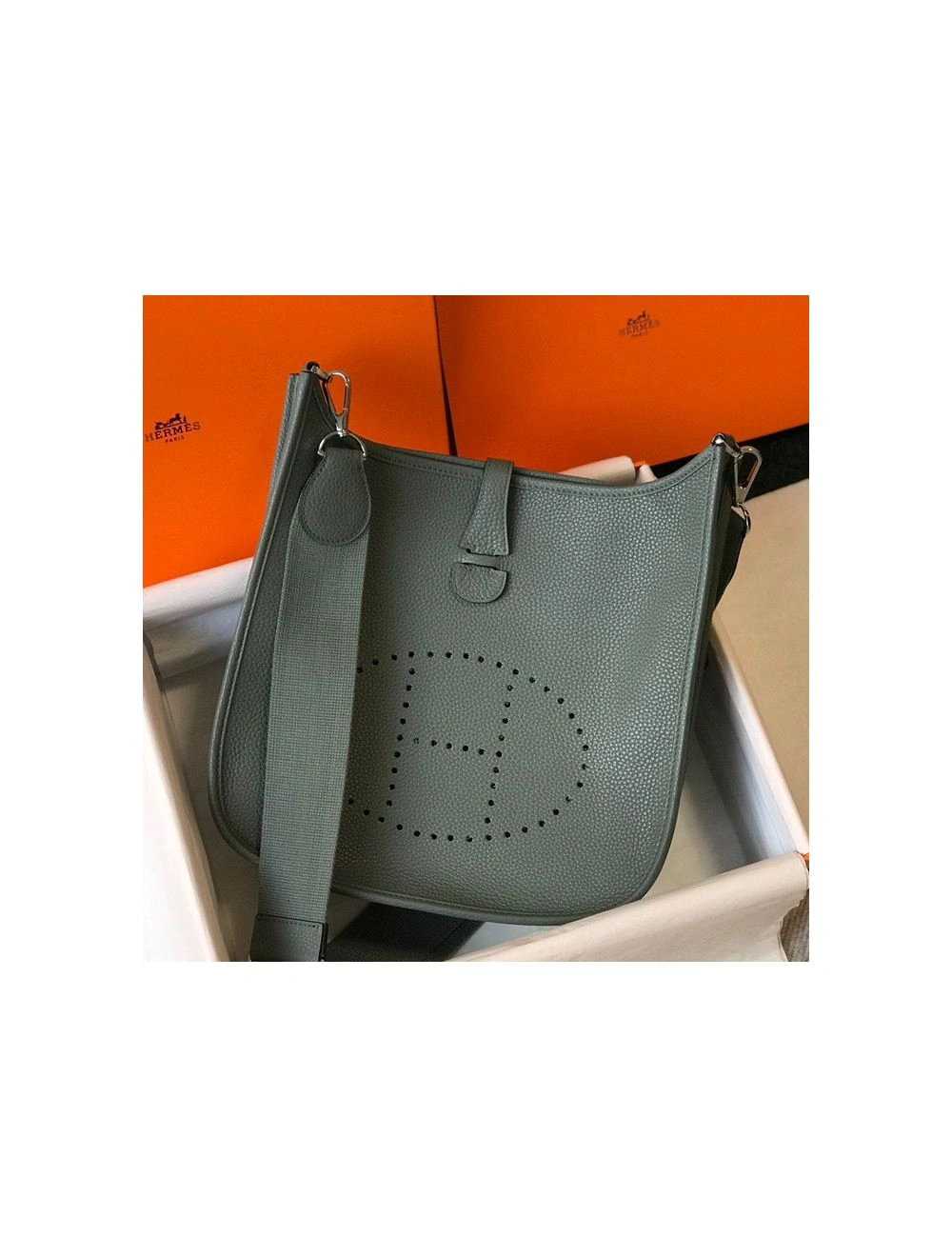 Hermes Evelyne III 29 PM Bag In Vert Amande Clemence Leather