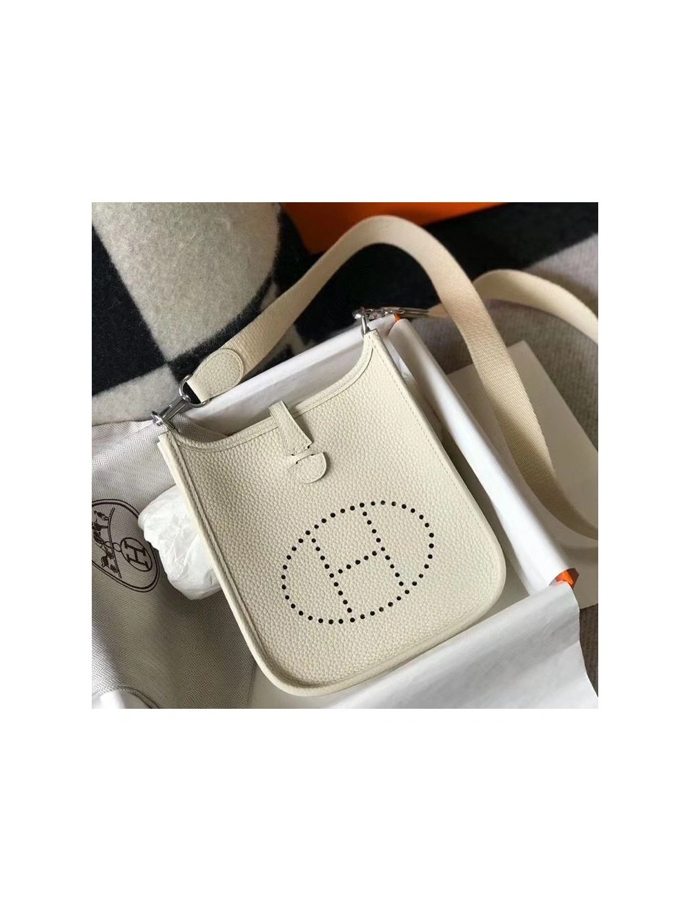 Hermes Evelyne III TPM Bag In beton Clemence Leather