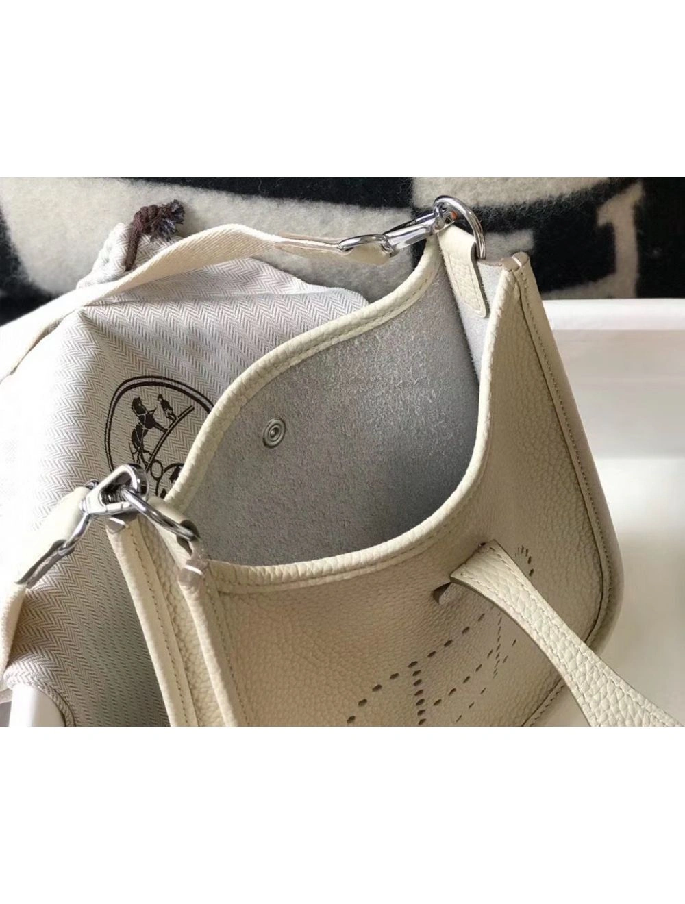 Hermes Evelyne III TPM Bag In beton Clemence Leather