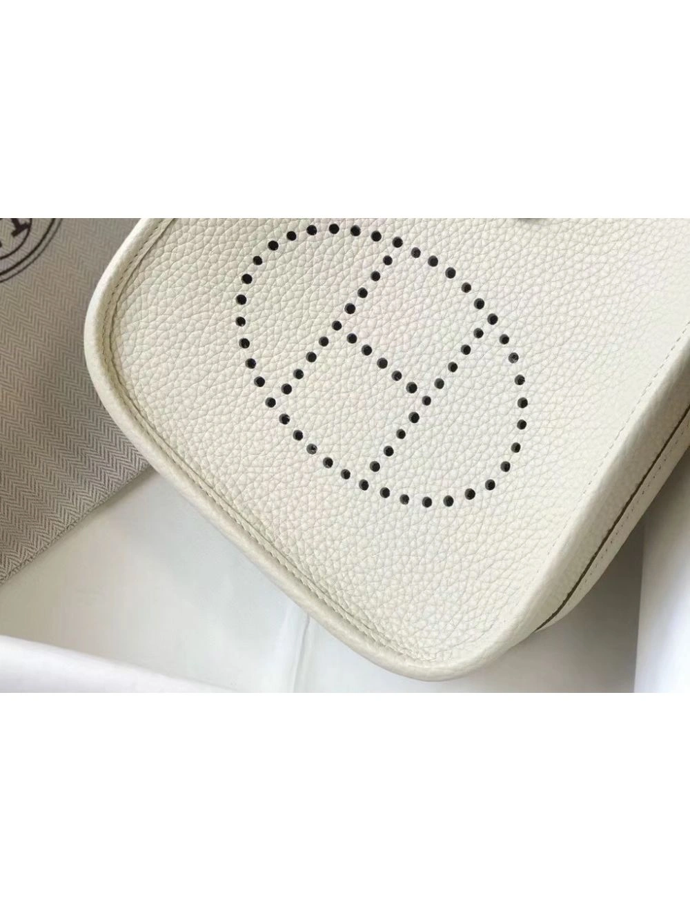 Hermes Evelyne III TPM Bag In beton Clemence Leather