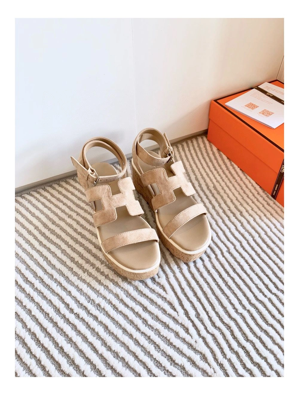 Hermes Havane 30 Sandals in Beige Suede Leather