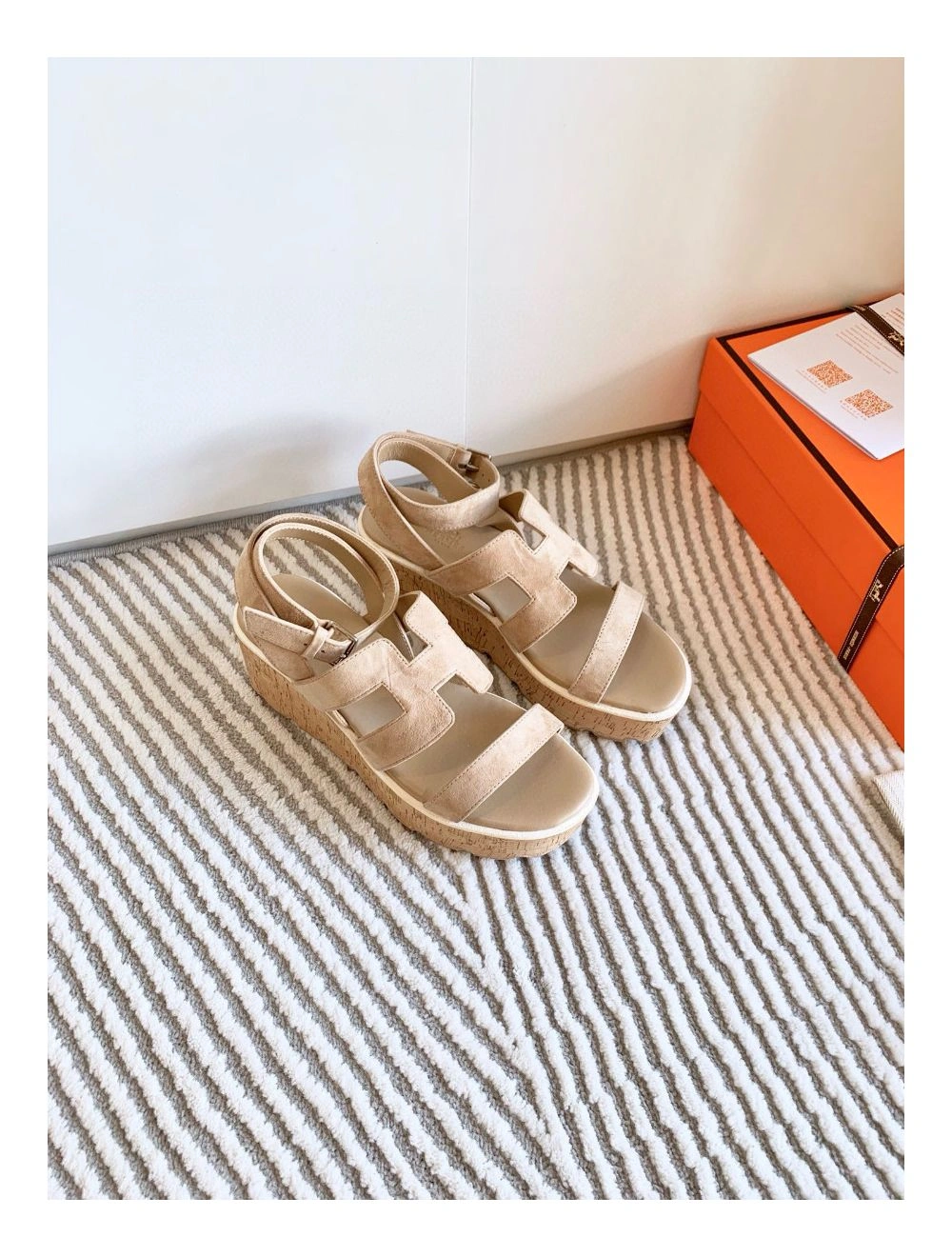 Hermes Havane 30 Sandals in Beige Suede Leather