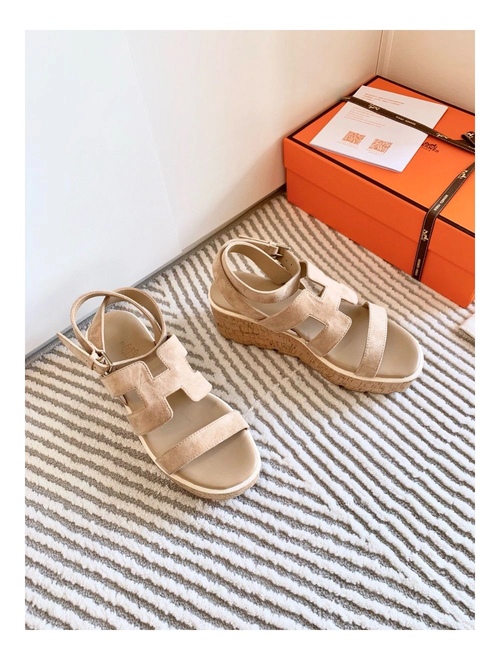 Hermes Havane 30 Sandals in Beige Suede Leather