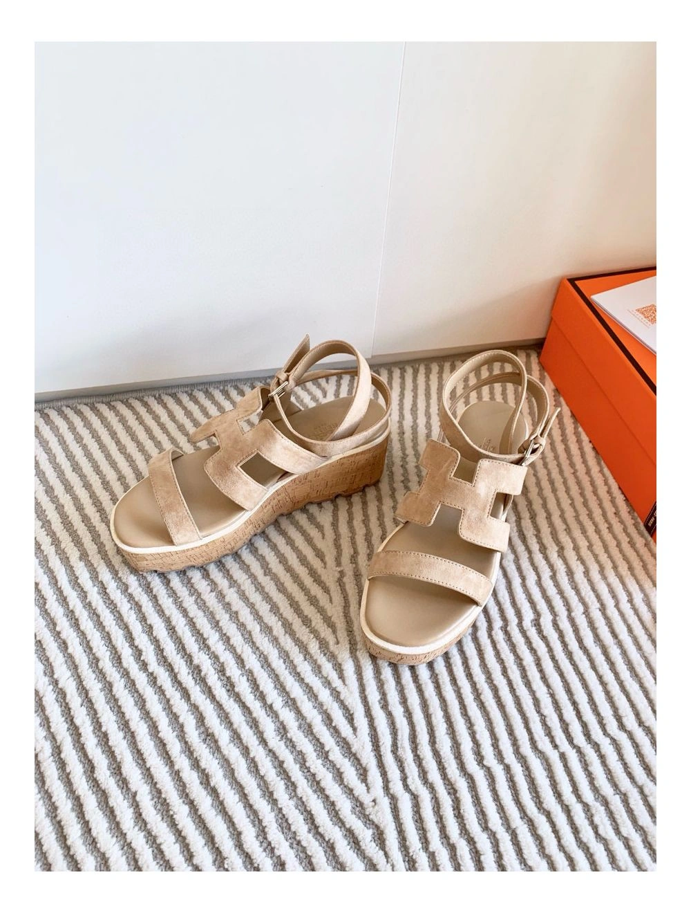 Hermes Havane 30 Sandals in Beige Suede Leather