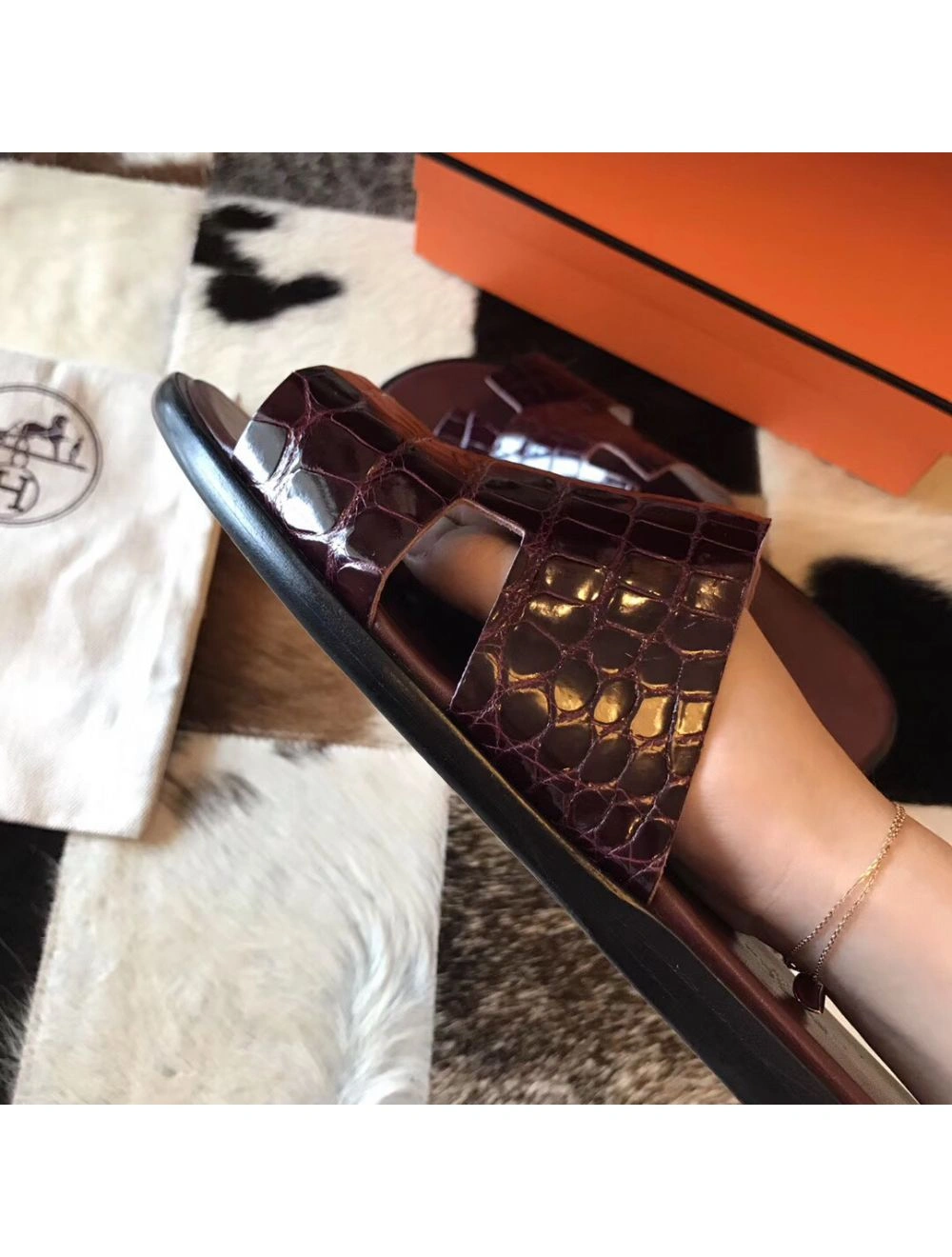 Hermes Izmir Sandals In Bordeaux Shiny Niloticus Crocodile