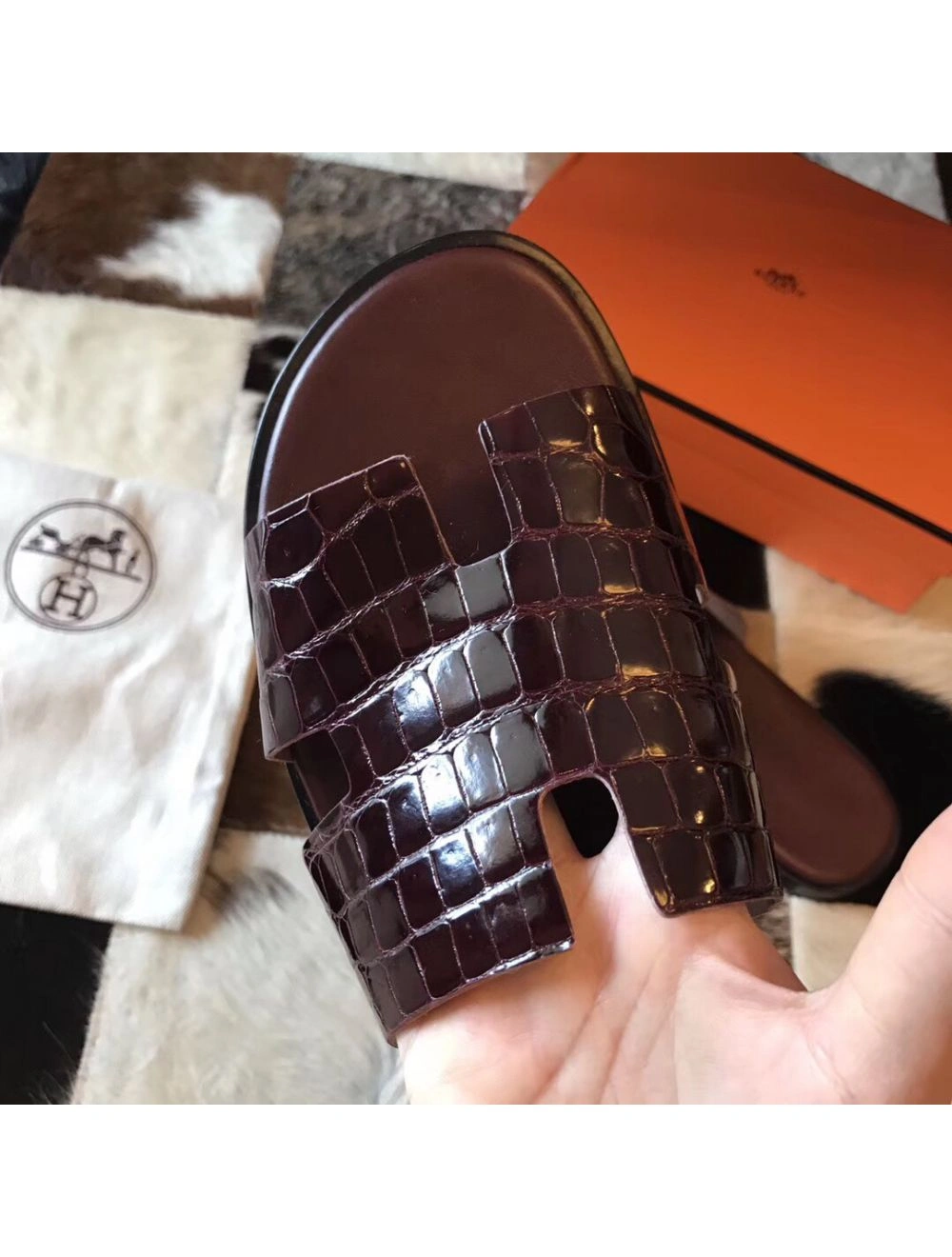 Hermes Izmir Sandals In Bordeaux Shiny Niloticus Crocodile