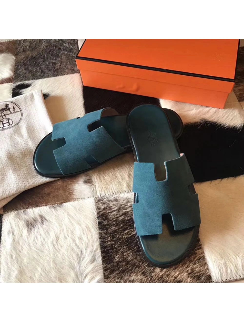 Hermes Izmir Sandals In Green Suede Leather