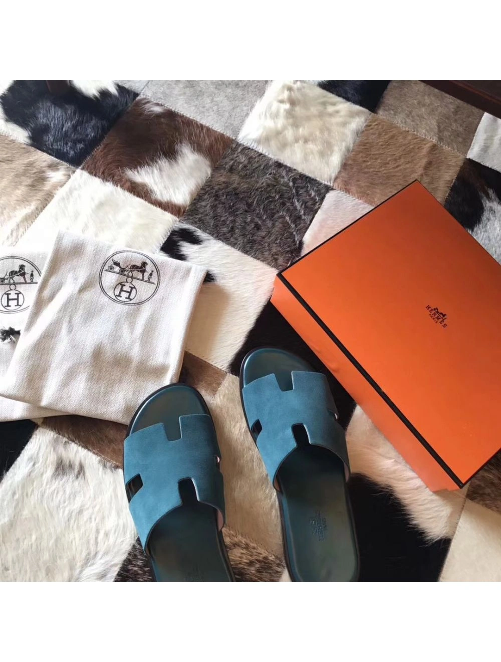 Hermes Izmir Sandals In Green Suede Leather