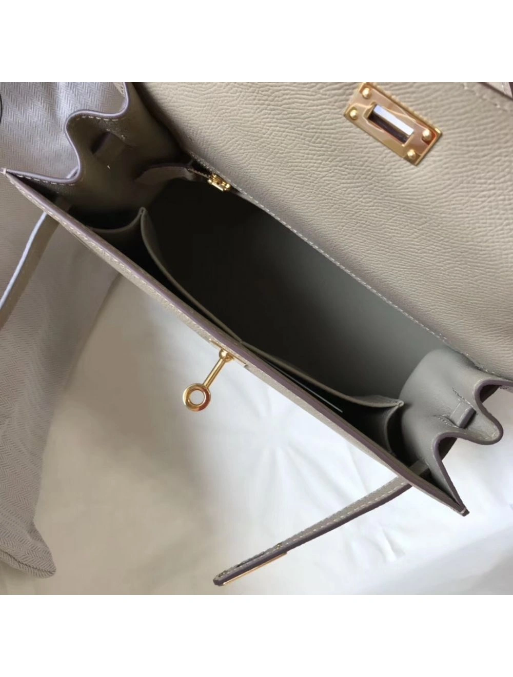 Hermes Kelly 25cm Sellier Bag In Tourterelle Epsom Leather