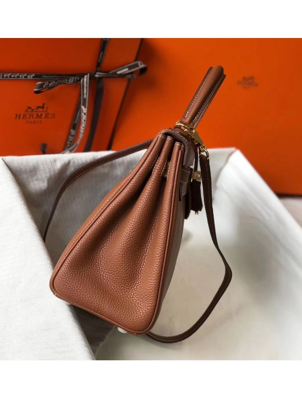 Hermes Kelly 28cm Bag In Gold Clemence Leather GHW