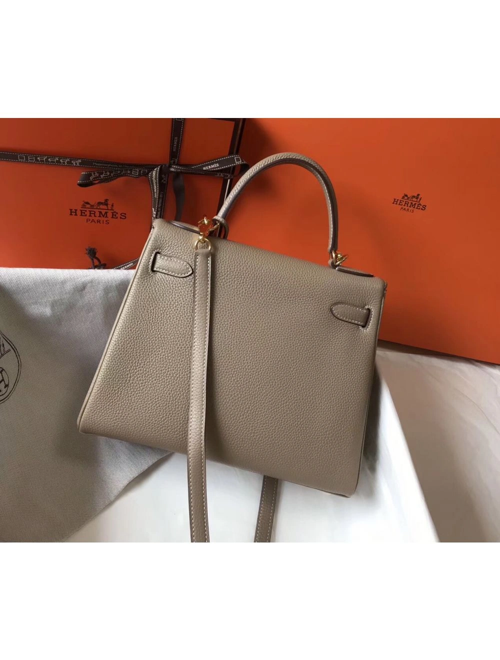 Hermes Kelly 28cm Bag In Gris Tourterelle Clemence Leather GHW