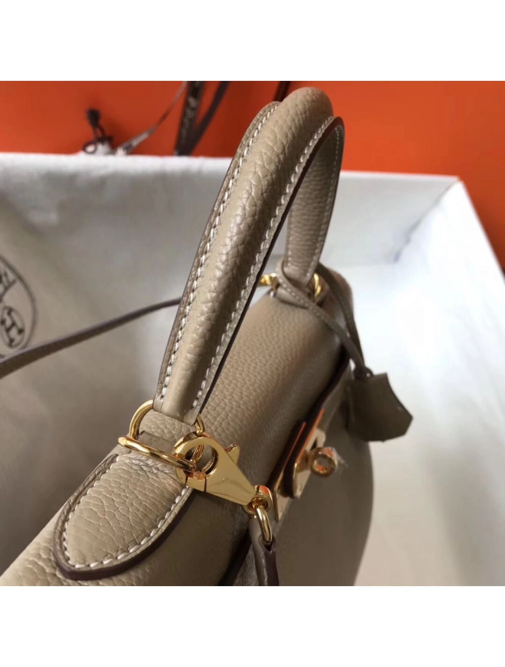 Hermes Kelly 28cm Bag In Gris Tourterelle Clemence Leather GHW