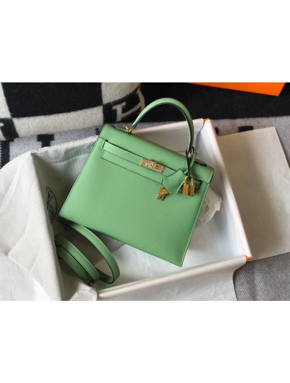 Hermes Kelly 28cm Bag In Vert Criquet Epsom Leather GHW