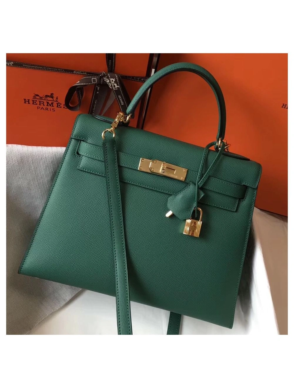 Hermes Kelly 28cm Bag In Vert Vertigo Epsom Leather GHW