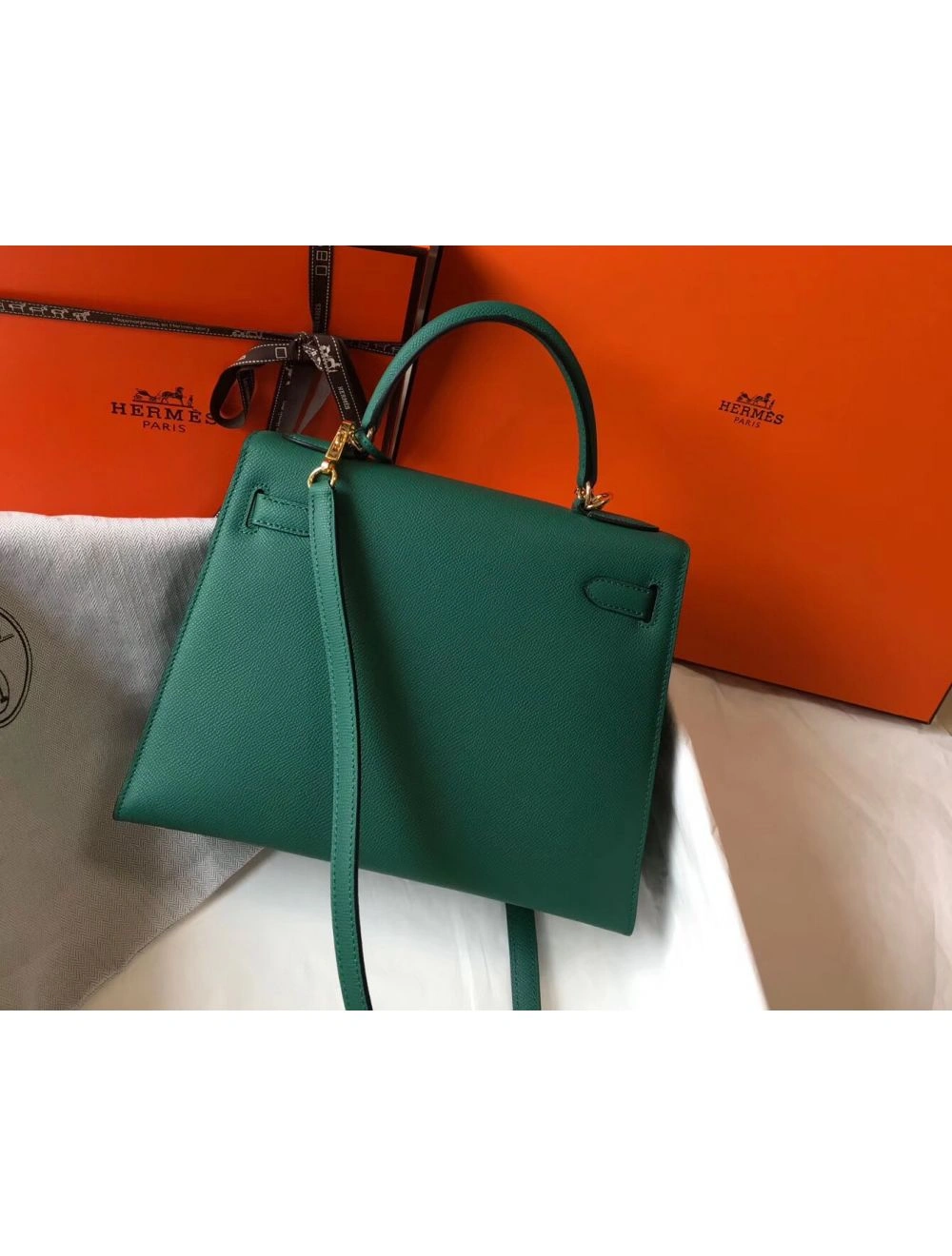 Hermes Kelly 28cm Bag In Vert Vertigo Epsom Leather GHW