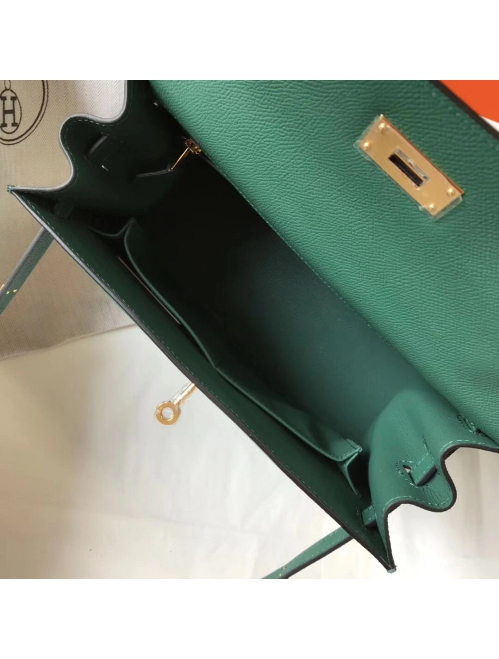 Hermes Kelly 28cm Bag In Vert Vertigo Epsom Leather GHW