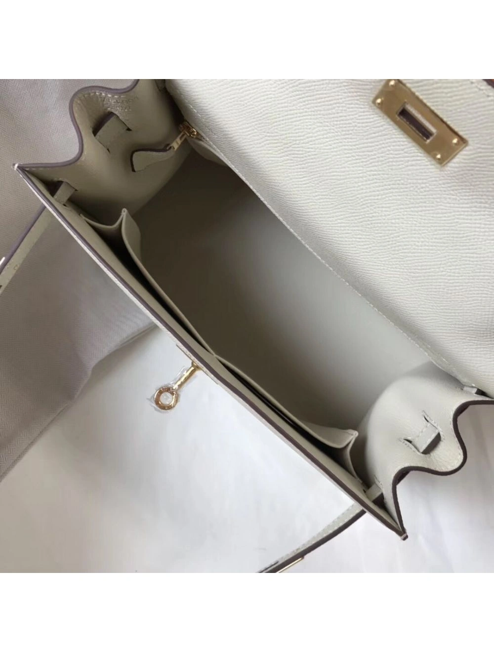 Hermes Kelly 28cm Bag In White Epsom Leather GHW