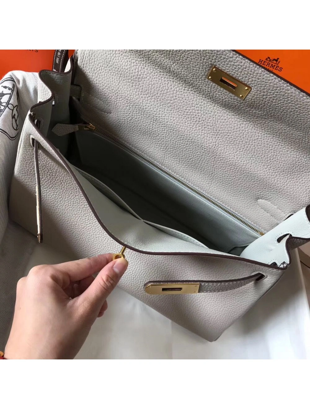 Hermes Kelly 32cm Bag In Pearl Grey Clemence Leather GHW