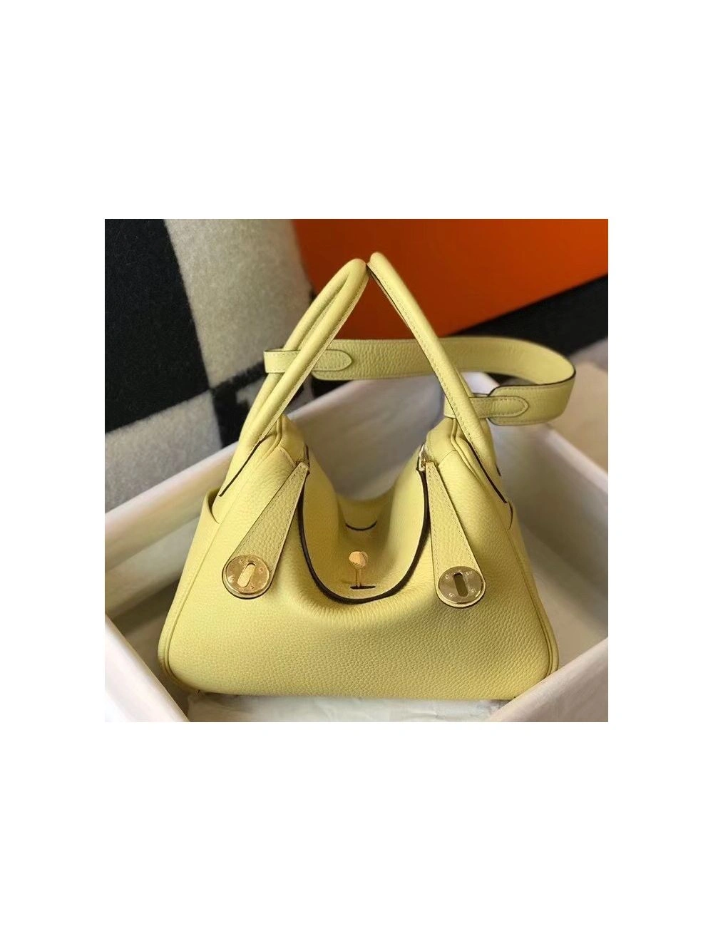 Hermes Lindy 26cm Bag In Jaune Poussin Clemence Leather GHW