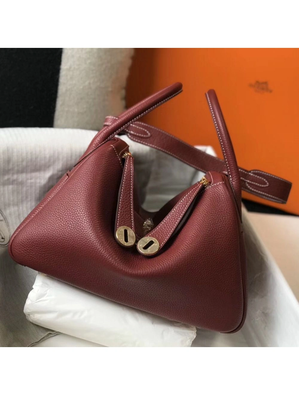 Hermes Lindy 30cm Bag In Bordeaux Clemence Leather GHW