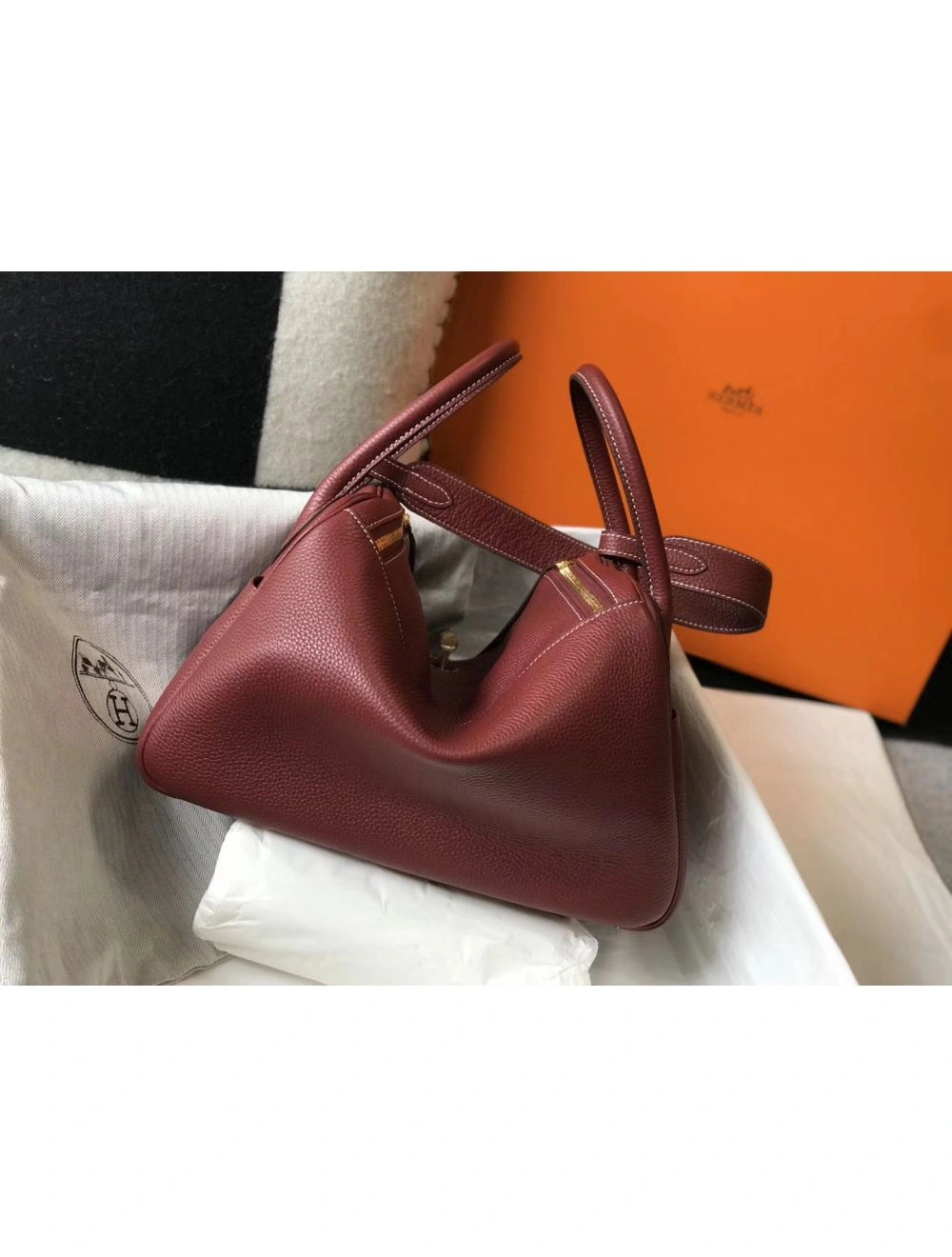 Hermes Lindy 30cm Bag In Bordeaux Clemence Leather GHW