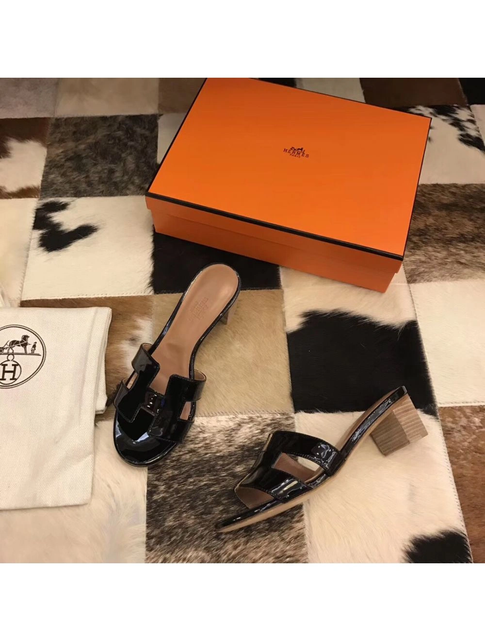 Hermes Oasis Sandals In Black Patent Calfskin