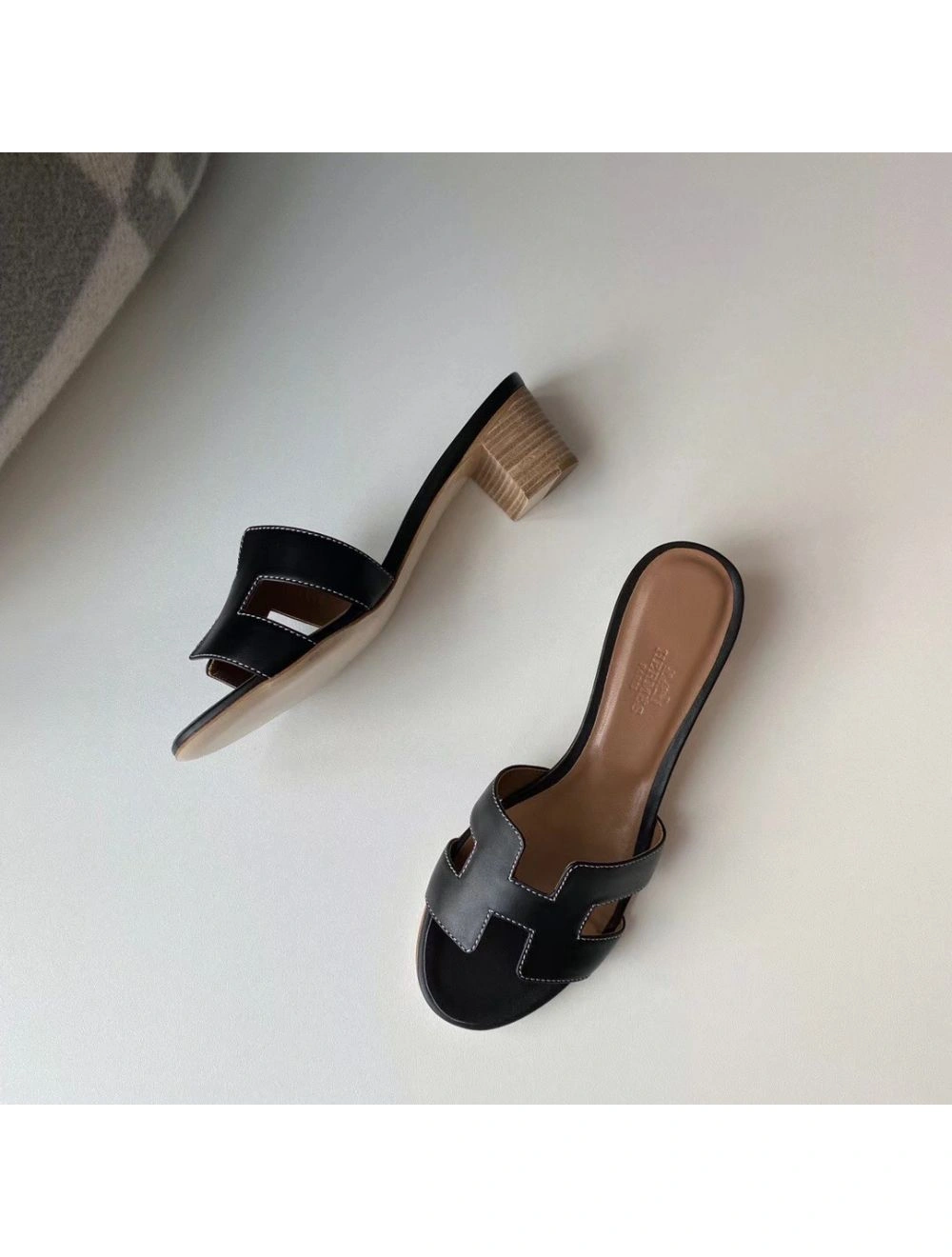 Hermes Oasis Sandals In Black Swift Leather