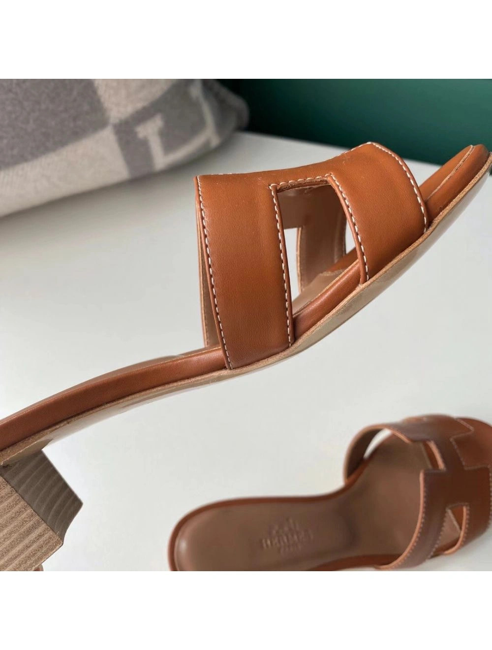 Hermes Oasis Sandals In Gold Swift Leather