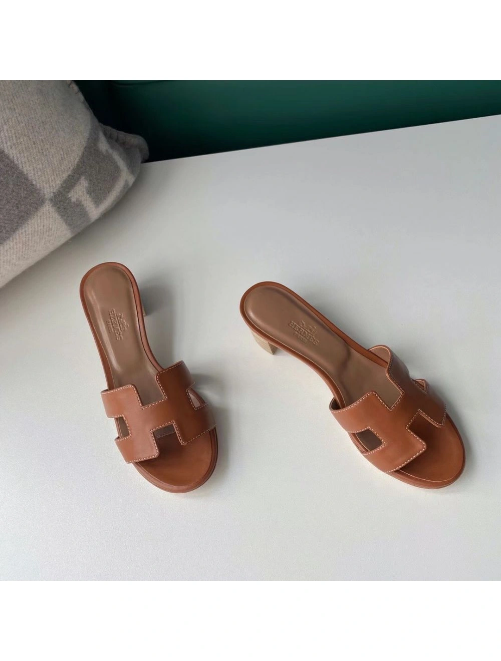 Hermes Oasis Sandals In Gold Swift Leather