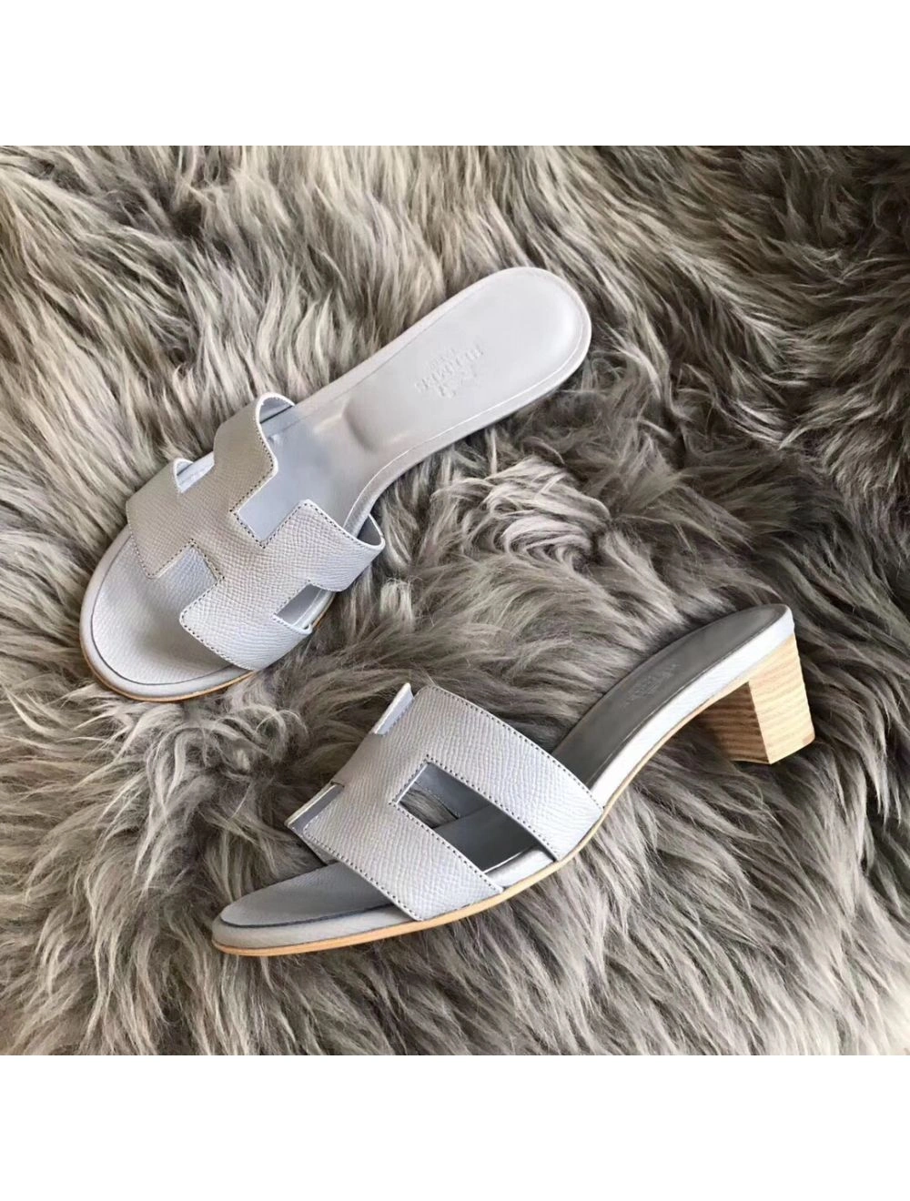 Hermes Oasis Sandals In Pearl Grey Epsom Leather