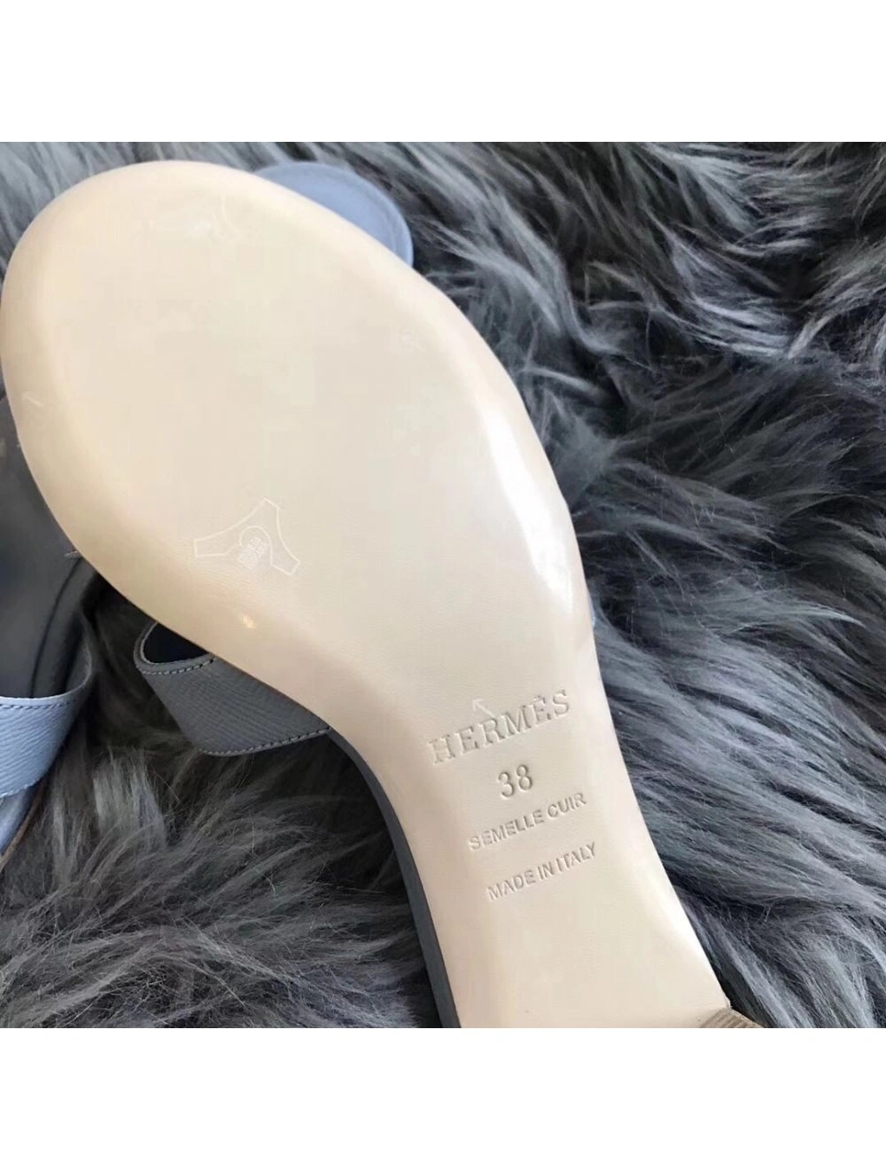 Hermes Oasis Sandals In Pearl Grey Epsom Leather