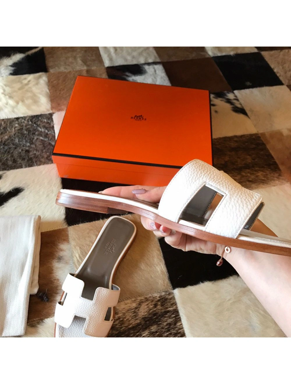 Hermes Oran Slide Sandals In White Clemence Leather