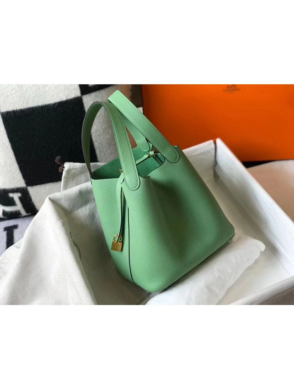 Hermes Picotin Lock 22 Bag In Vert Criquet Clemence Leather