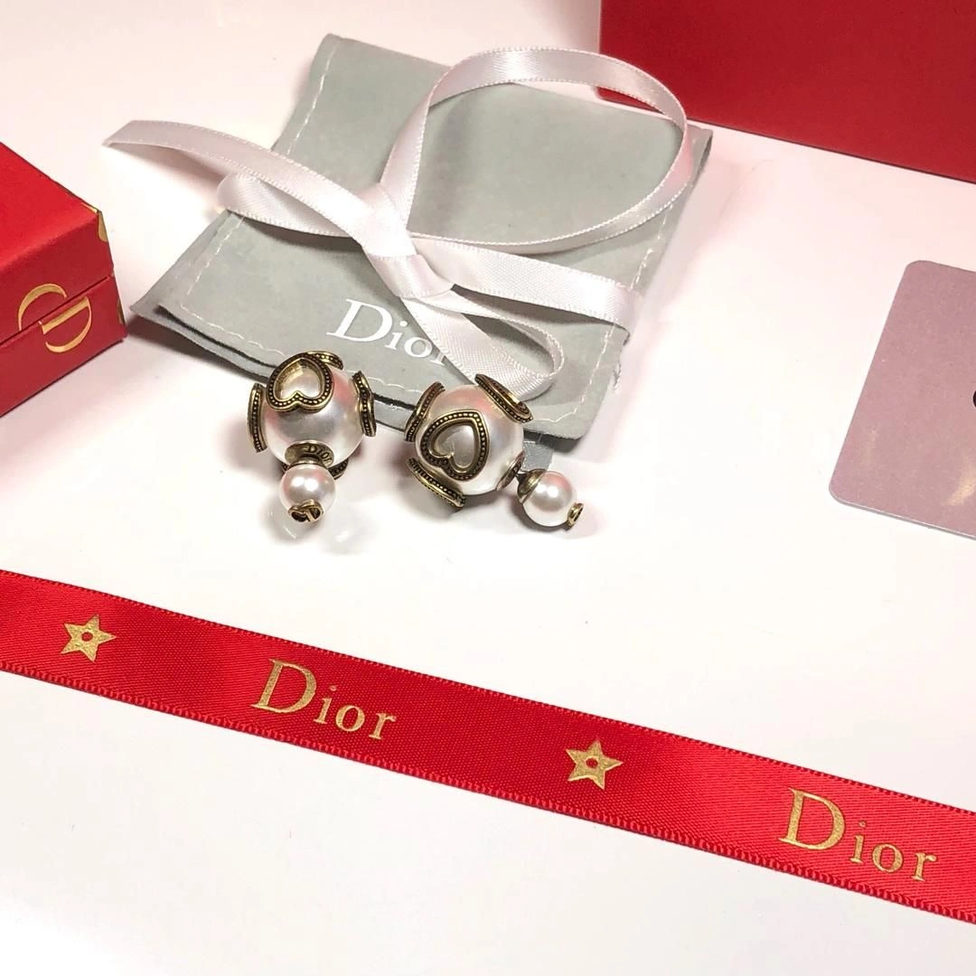 High End Christian Dior Tribales Asymmetric Brass Juicy Shaped Trimming White Pearl CD Stud Earrings Replica