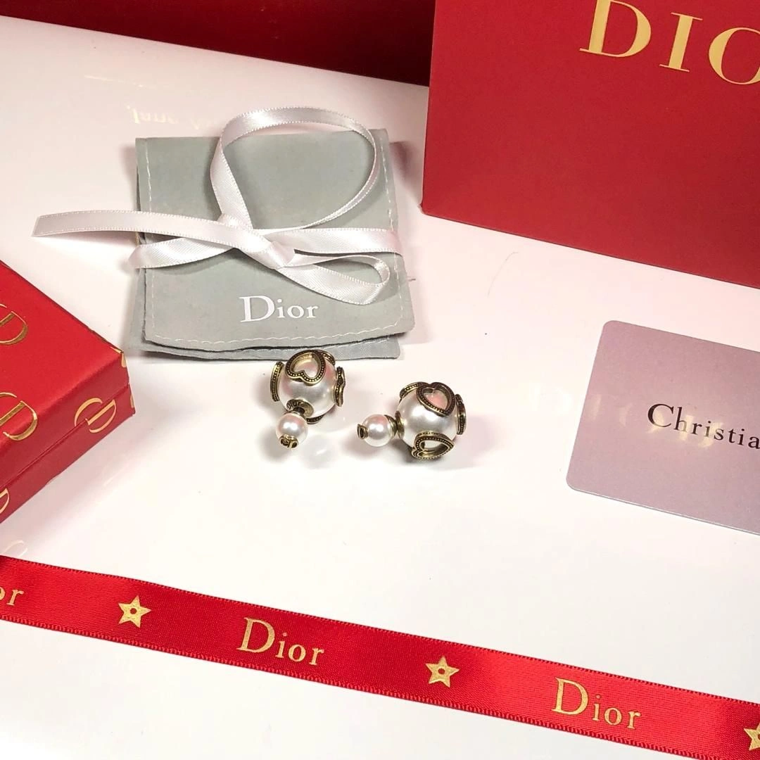 High End Christian Dior Tribales Asymmetric Brass Juicy Shaped Trimming White Pearl CD Stud Earrings Replica