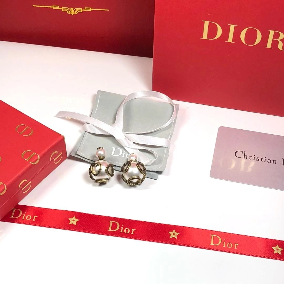High End Christian Dior Tribales Asymmetric Brass Juicy Shaped Trimming White Pearl CD Stud Earrings Replica