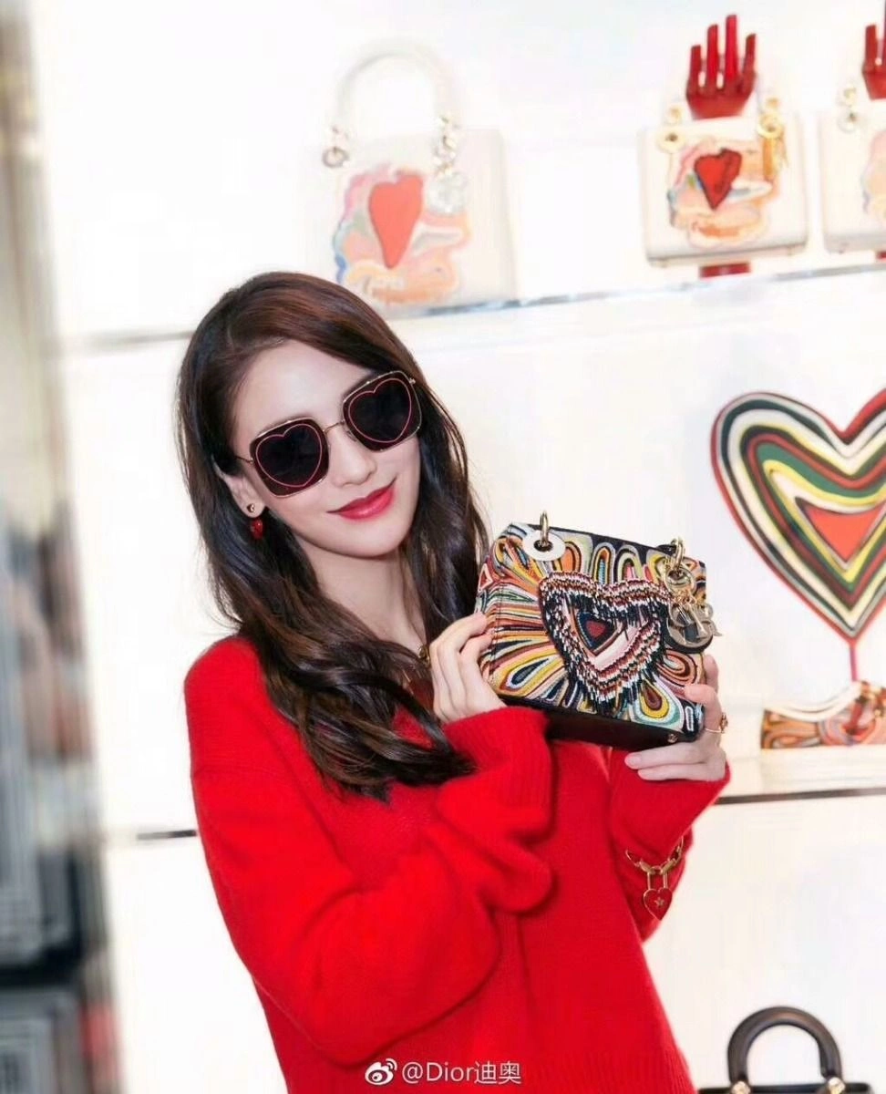 Hot Selling Dior Dioramour Red Heart Pendant Ladies Brass Drop Earrings 2018 Price E0934DMRLQ_D911