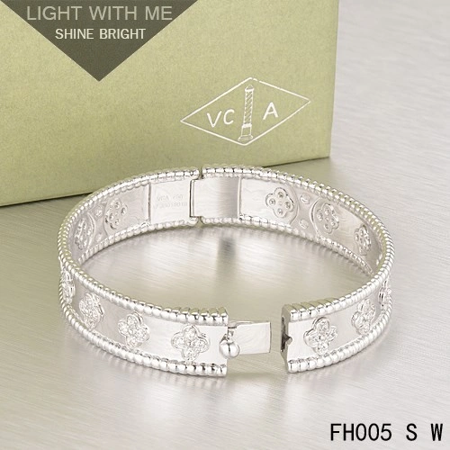 Imitation Van Cleef & Arpels Perlee Clover Bracelet In White Gold With Diamond-Small Model
