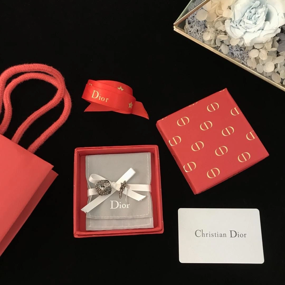 Low Price Dior Tribales Black Fully-diamonds Star Motif Females Asymmetric Brass Bee Fake Earrings In Canada